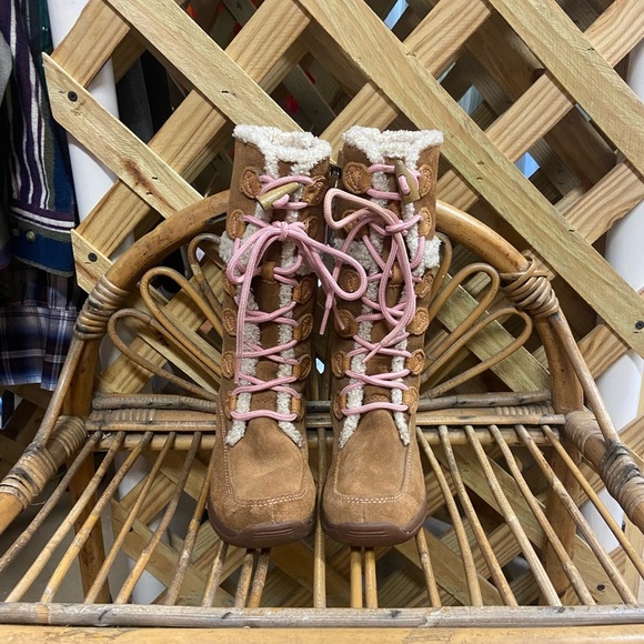 Girls Tan Boots‎ with Pink Laces - Picture 1 of 6